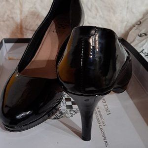 Vince Camuto 7.5 back heels